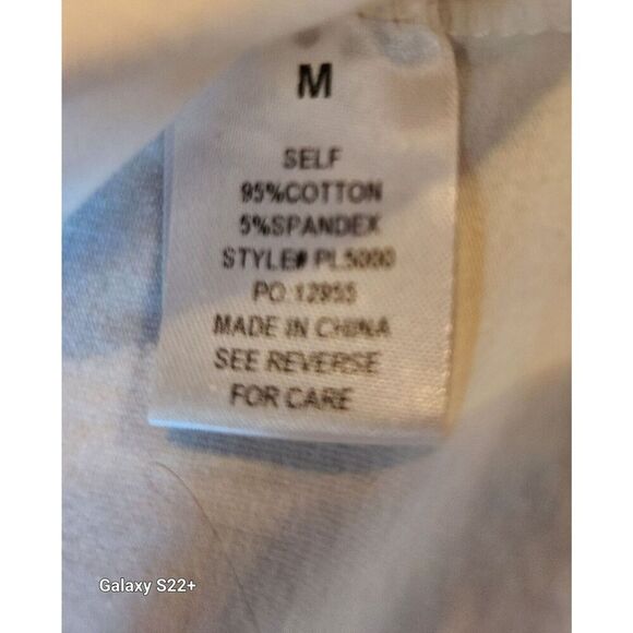 E54 Bae Vely Distressed T-Shirt Mountain Scene "Adventure Awaits" - Picture 2 of 6